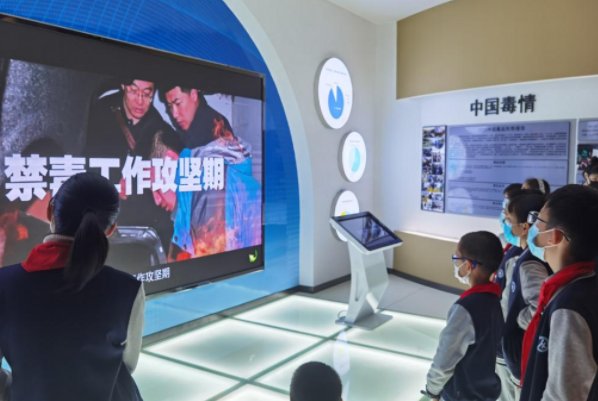 二十世纪( ),中国获得“无毒国”美誉近三十年