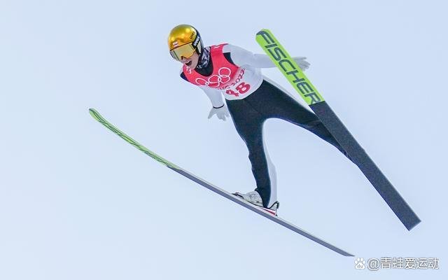 跳台滑雪那么高的距离，跳下来的运动员为什么不会受伤？