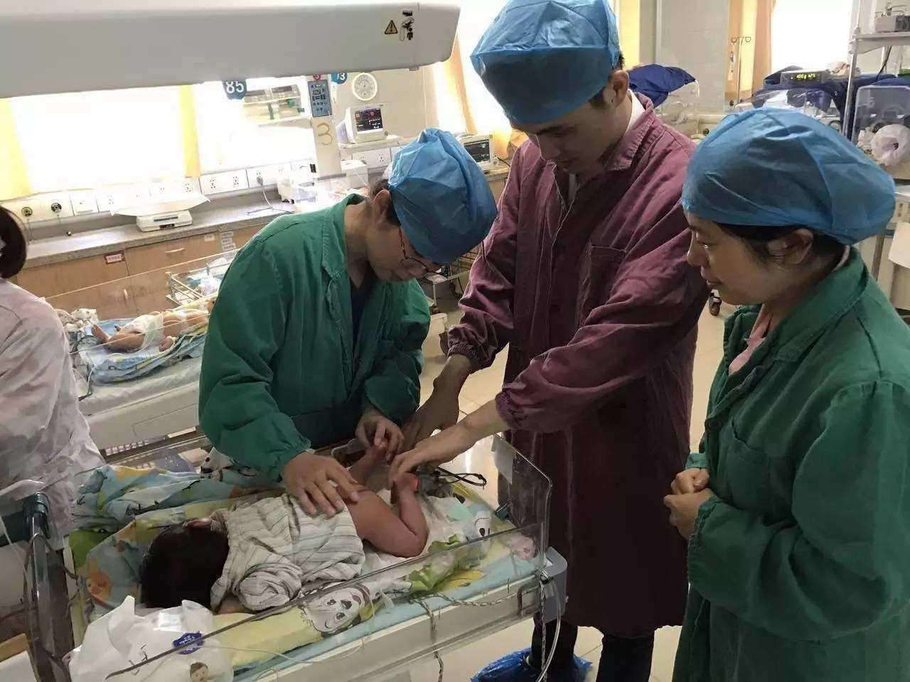 上海出生仅12天肛门闭锁女婴获救助，孩子为什么会出现这种情况？