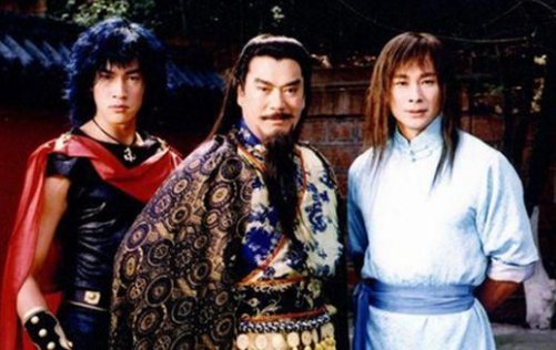 金麟岂非池中物，遇风云便化龙。后句是什么？