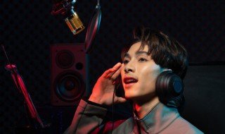 追光者歌词的意思 关于追光者歌词的意思介绍