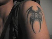 欧弟 手臂上 纹身的是什么图案