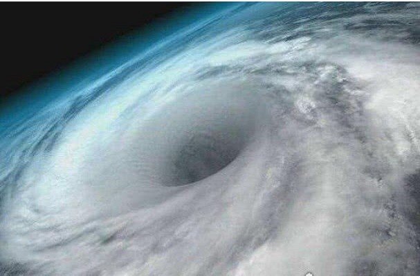 飓风中心被称为“飓风眼”，飓风眼的直径和破坏力有什么关系？