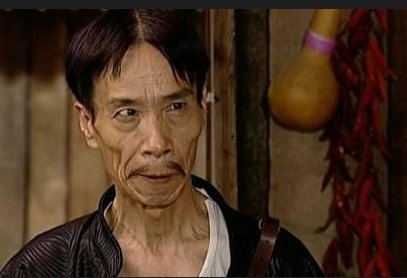 趋炎附势百依百顺的人三字俗语是什么？