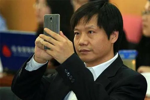 雷军选苏炳添当小米的代言人,你觉得他们两人长得像吗?