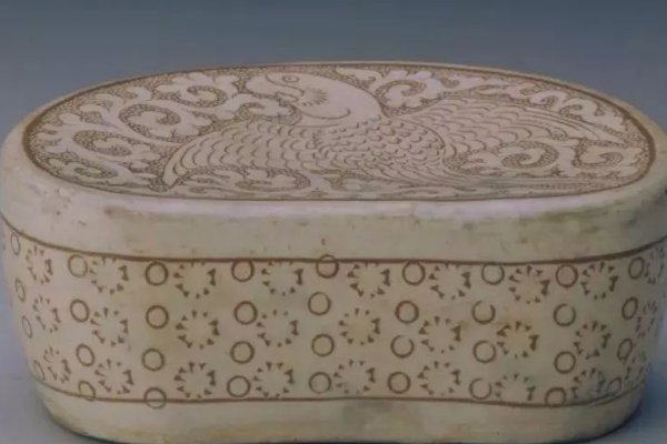 在古代，人们睡觉使用瓷枕，睡觉用这么硬的枕头真的不难受吗？