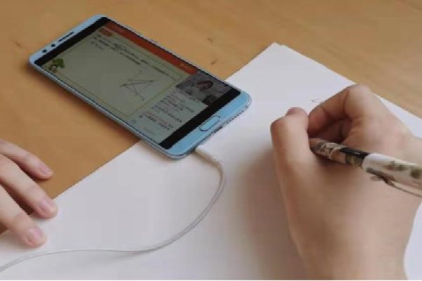 主打00后在线学习的qq自习室，被曝光暗藏色情信息，会面临怎样的处罚？