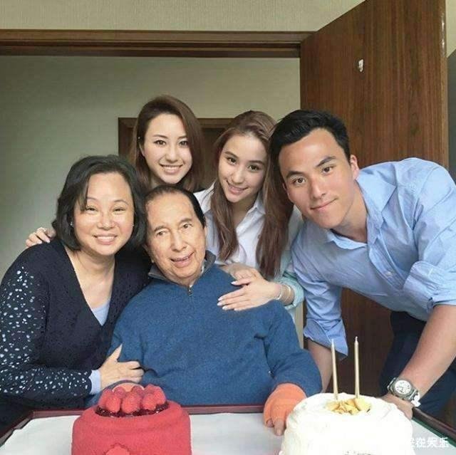 赌王讣告突然多了个儿子何猷邦，何猷佳不见了，难道真是私生子？