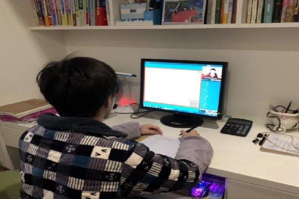 主打00后在线学习的qq自习室，被曝光暗藏色情信息，会面临怎样的处罚？