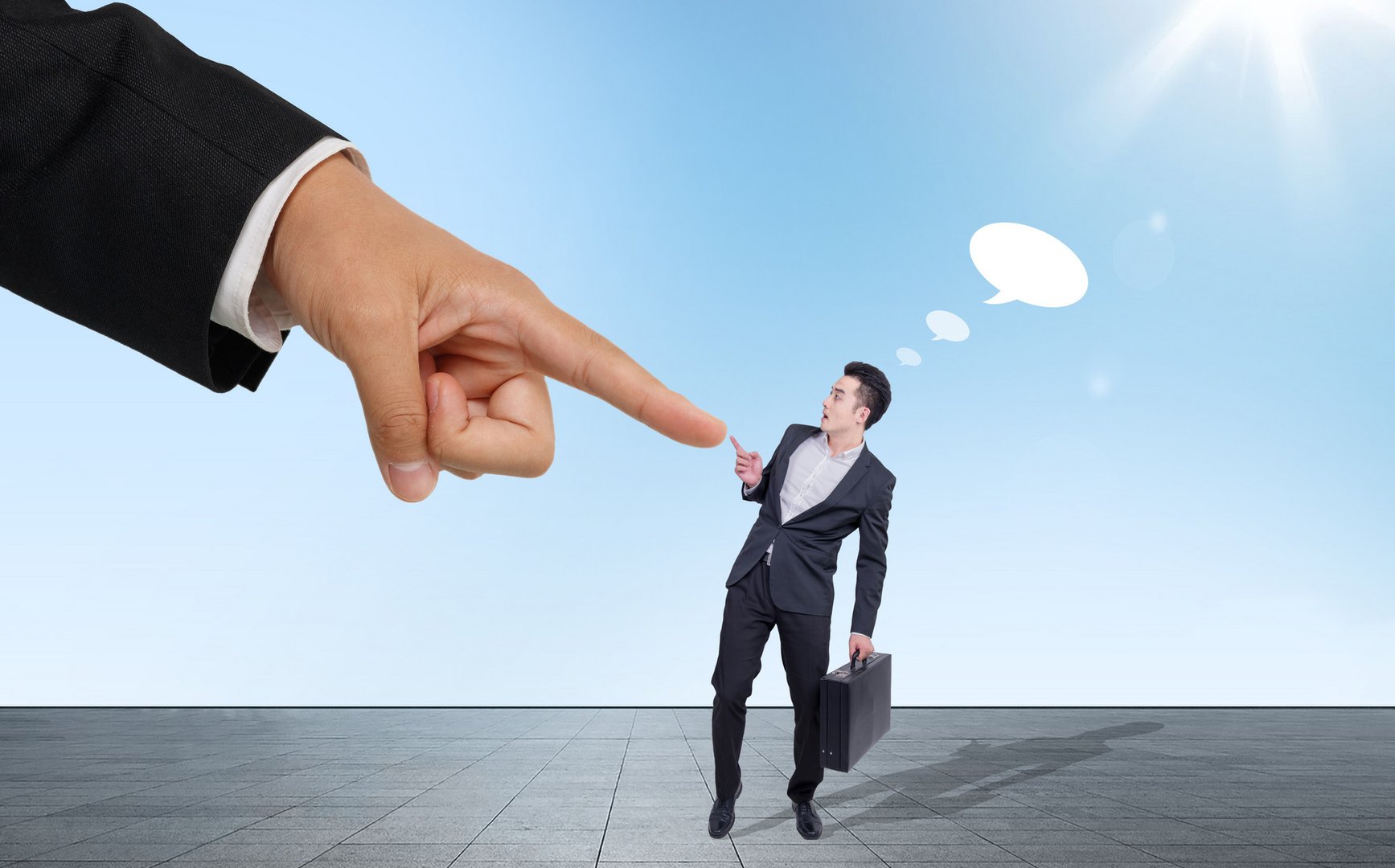 单位领导不放心我，什么事都不敢叫我去干，怎么办？怎么提高自己的能力？很焦虑，万一有一天来个新人