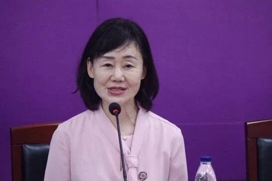 沉迷美容的副校长被匿名诬告20余次,她究竟做了哪些违纪违法的事?