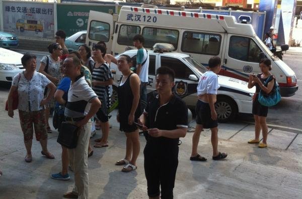 警方通报石家庄持刀伤人事件2死1伤，嫌疑人已被抓捕，具体情况如何？