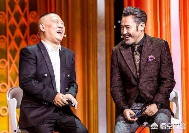 为什么《欢乐喜剧人》第一季主持人是吴秀波，之后就换成了郭德纲？