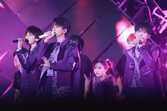 tfboys校园巡回演唱会