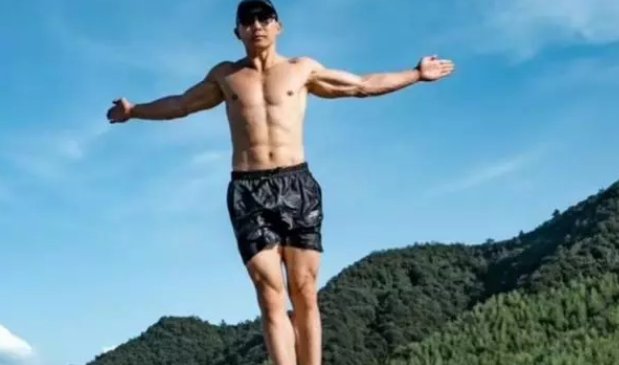 刘畊宏一口气跑了21公里,居然还很轻松的样子!普通人能跑半程马拉松吗