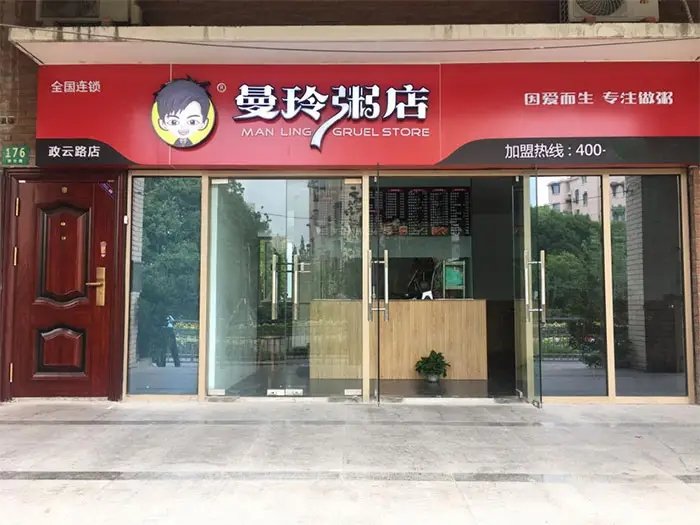 南京一女子投诉曼玲粥铺豆浆内爬满蟑螂，食品安全问题为何屡禁不止？