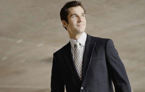 “一个成功男人的背后”下一句是什么？