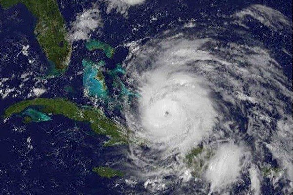 飓风中心被称为“飓风眼”，飓风眼的直径和破坏力有什么关系？