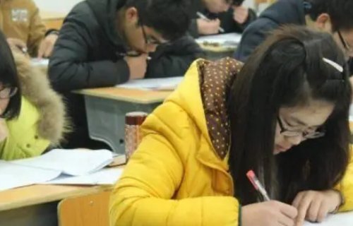 素质报告册家长寄语怎么写呀？