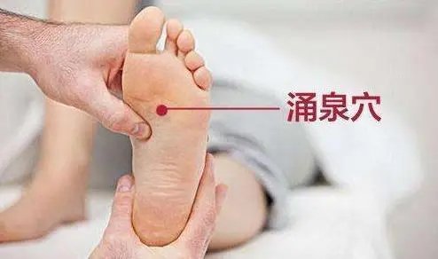 金晨按个脚居然被告知肾不好，按脚与肾有什么关系？