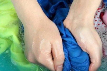 白衣服染上颜色怎么去掉