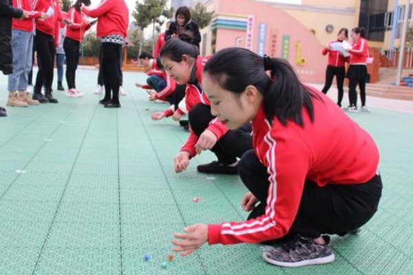 最经典的两人轮流取珠题目