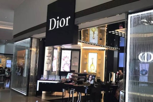 央广网是如何评价迪奥争议照片的？