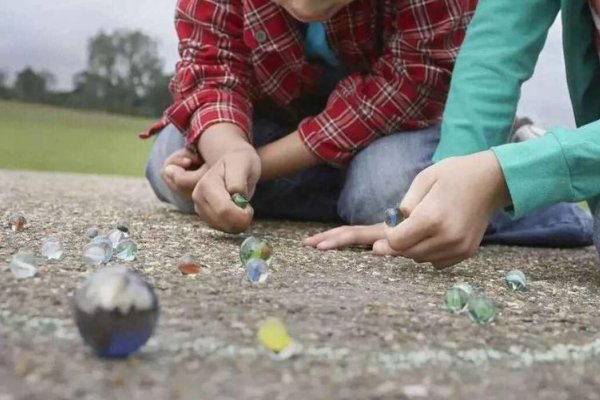 最经典的两人轮流取珠题目