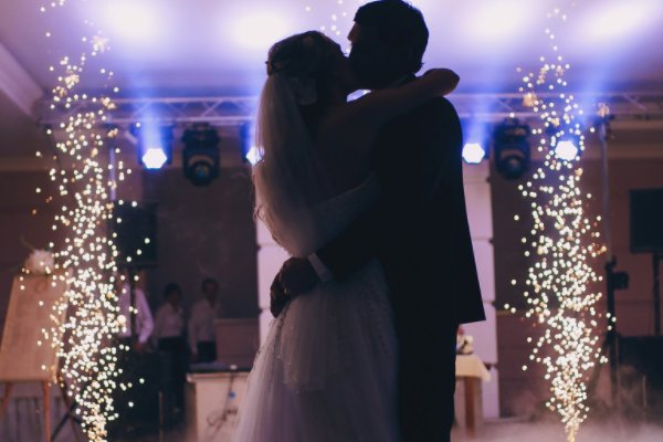 新婚夫妻为什么被称为新婚燕尔？