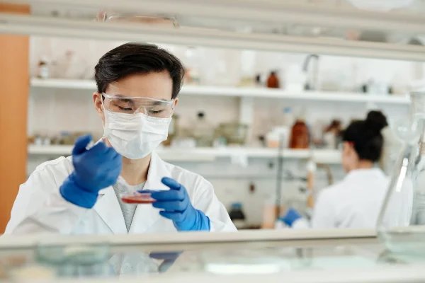 过氧化氢制取氧气的实验装置包括哪些部分？