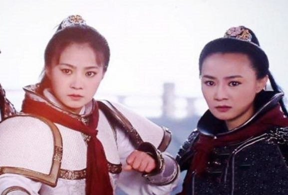 隋唐英雄里面的黑白夫人是谁演的？