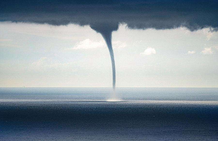 大连海域现龙吸水景象，什么是所谓的“龙吸水”？