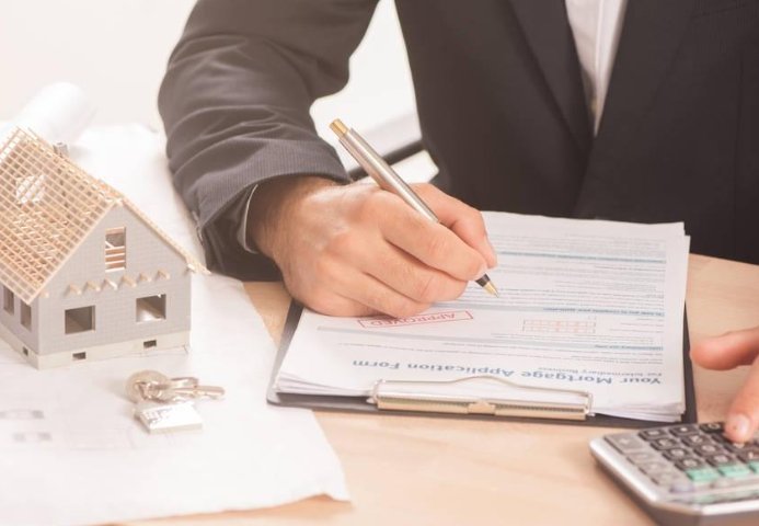 工资照发，不用上班也不能辞职，是一种什么样的体验？