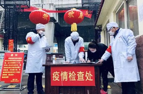 深圳男子煽动小区居民外出聚集，被警方依法行拘，他违反了哪些管控措施？