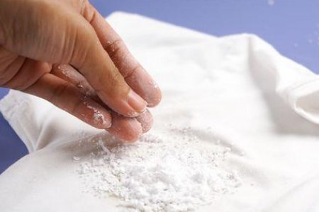 白衣服染上颜色怎么去掉