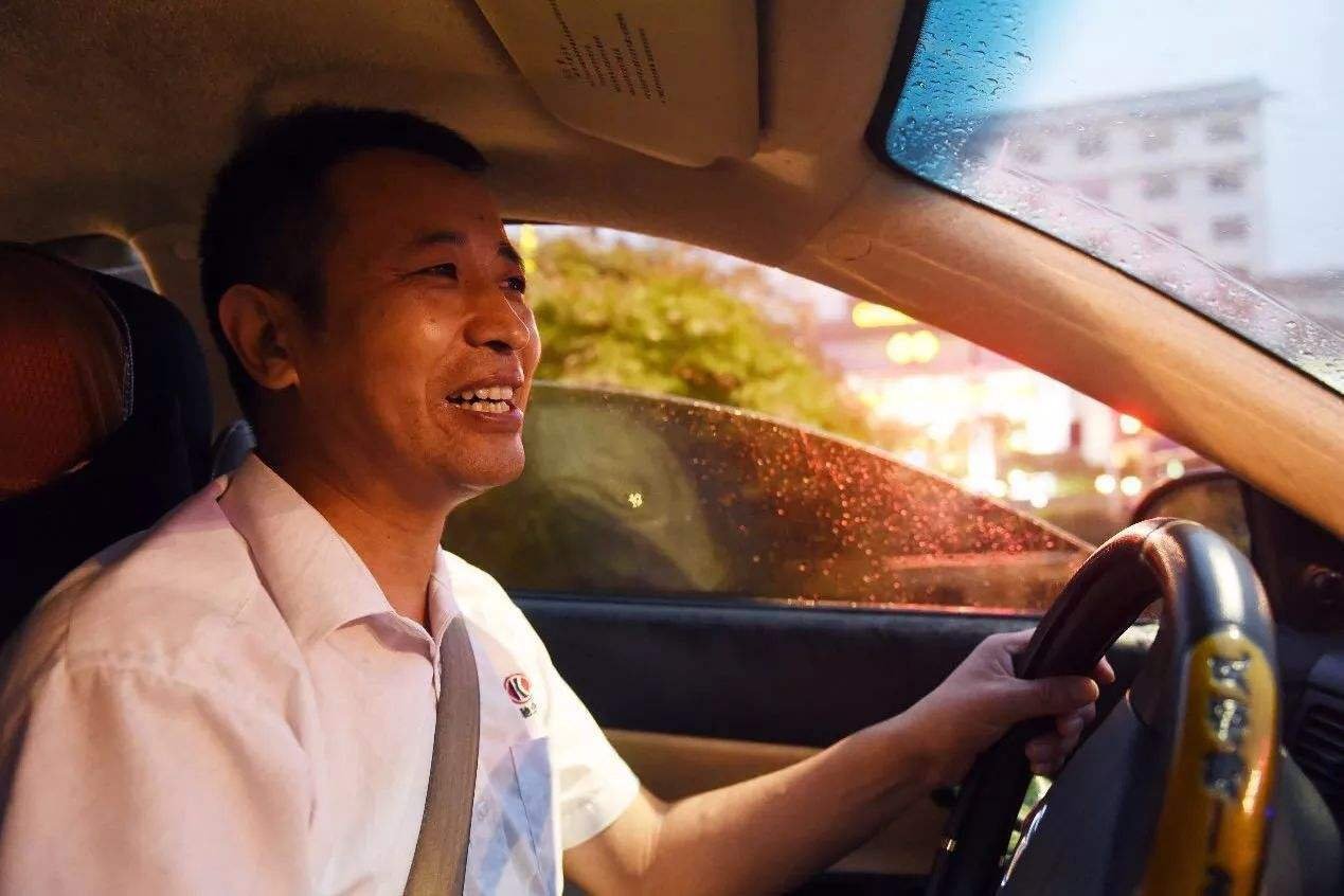 女子平台打车，被司机要求出停车费，你认为这合理吗？