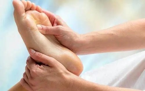 金晨按个脚居然被告知肾不好，按脚与肾有什么关系？