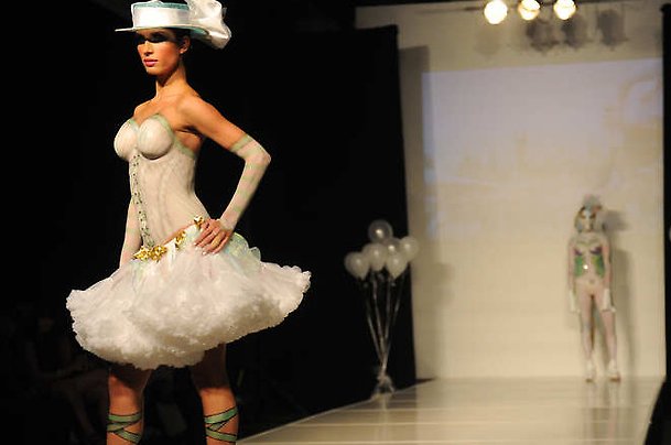 汤芳人体艺术图片