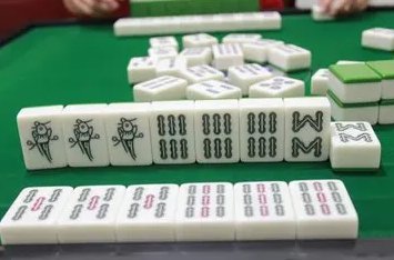 麻将中的清一色是什么意思？