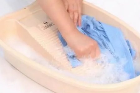 白衣服染上颜色怎么去掉