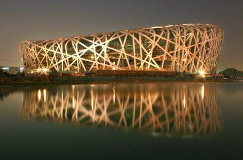 鸟巢大屏幕出现钟南山、张伯礼等抗疫英雄，鸟巢的改建体现了什么？