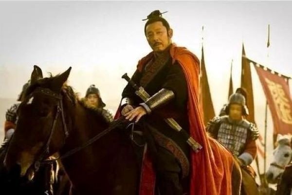 谁一出生，腿上就有72颗黑痣，长大后果然成万人敬仰的英雄？