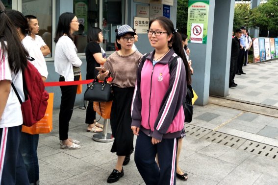 中考试题比平常的考试难吗?