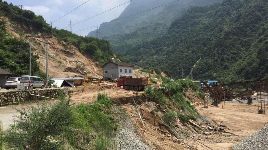 宜昌山洪多车沿山路漂流而下，引发山洪的原因是什么？