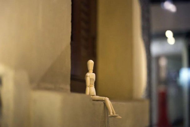 缄默不语的拼音