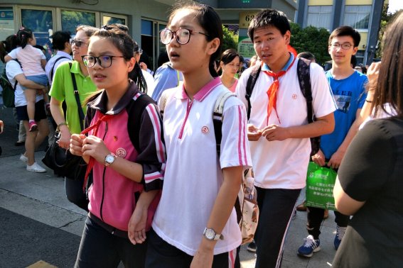 中考试题比平常的考试难吗?