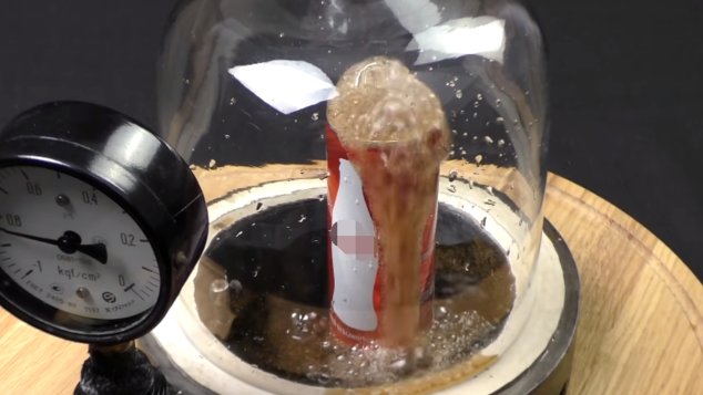 薄荷糖和可乐放在一起会怎样?