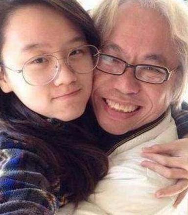 他是台湾57岁著名音乐人，爱上朋友17岁的女儿，同居6年后来怎样了？