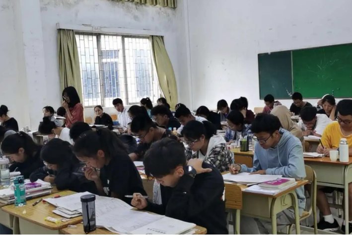 2023年国庆节补课补几天的课呀？