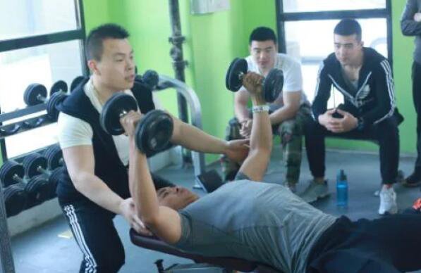 健身教练培训学校哪个比较靠谱？